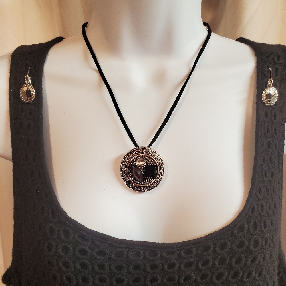 NWOT necklace and earrings set/brooch